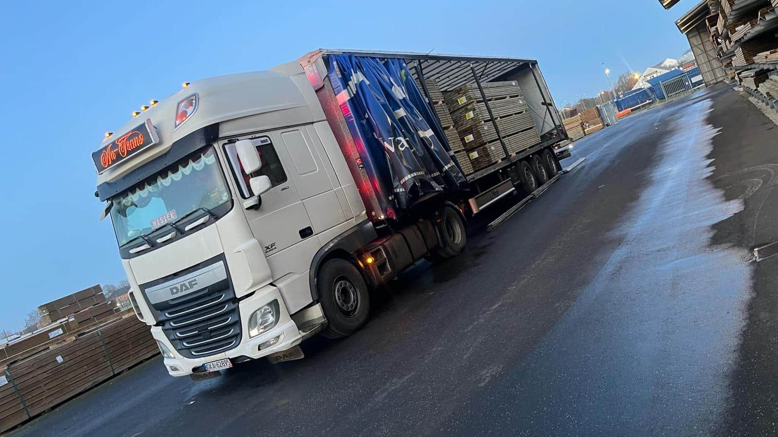 naczepa Alfa Forwarding w transporcie materiałów budowlanych