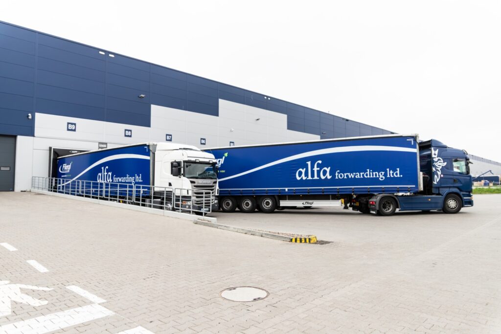 Rampy załadunkowe w magazynie Alfa Warehouses - dedykowana rampa i krótszy czas rozładunku wdrożone dzięki Radzie Klientów