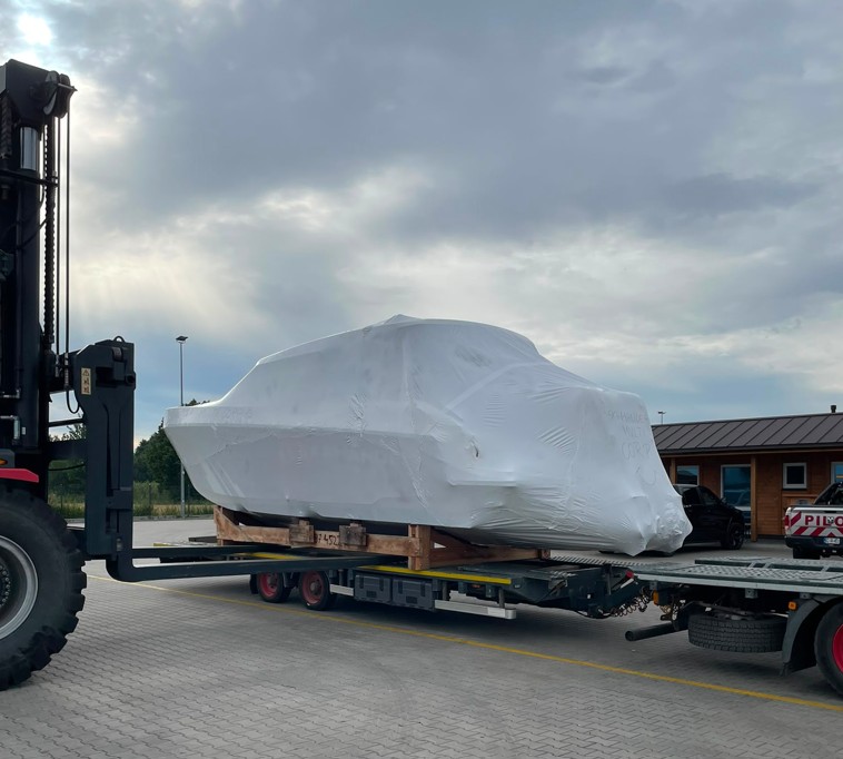 Transport łodzi i jachtów z Polski na rynki światowe.