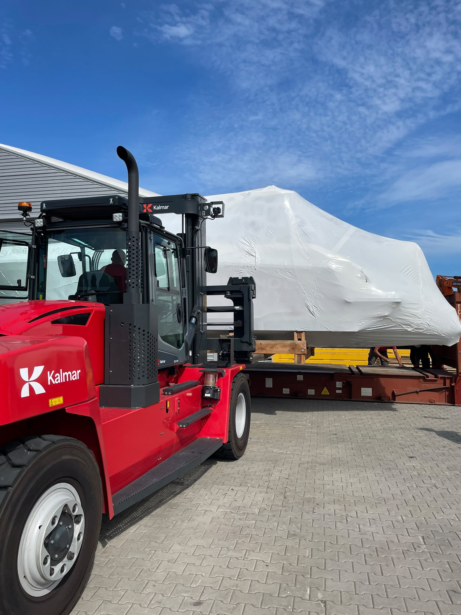 Transport łodzi - załadunek zabezpieczonej jednostki, Alfa Forwarding